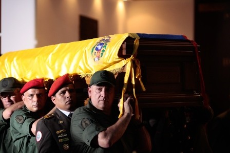 Venezolanos despiden al presidente Hugo Chávez - ảnh 2